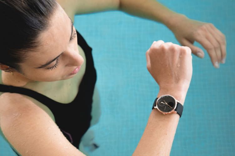 Bis zu 50 Meter ist die Withings Steel HR Hybrid Smartwatch wasserdicht