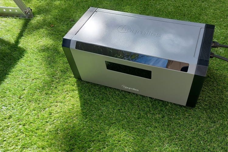 Die Hoymiles HiBattery 1920 AC braucht nur sehr wenig Stellfläche