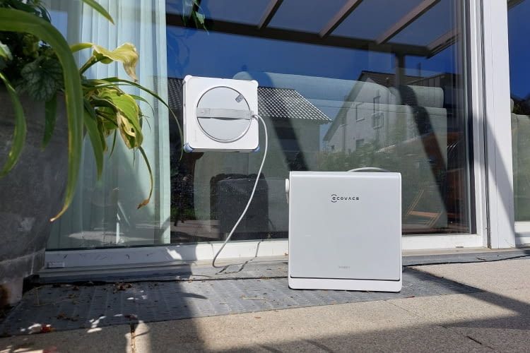 Wir haben den Roboter u.a. an dieser großen Glasfront getestet