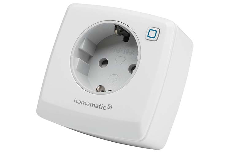 Die Homematic IP Schalt-Mess-Steckdose kann via Bedienknopf auch direkt am Gerät geschaltet werden