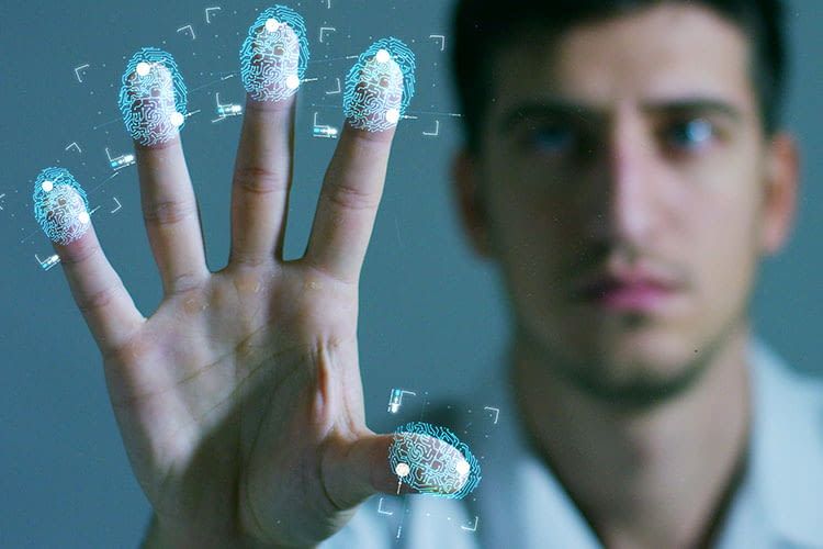 Bei einem Fingerprint Türöffner sollten Nutzer stets mehrere Fingerabdrücke einspeichern
