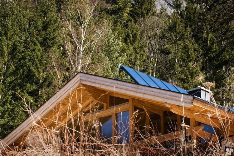 Auch kleine Gebäude eignen sich für Solarpanele