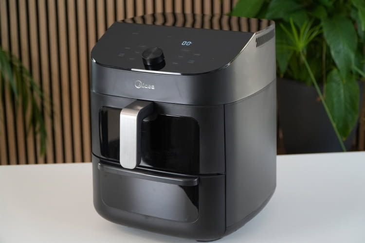 Dieser Airfryer bringt einen integrierten Zusatz-Backofen mit