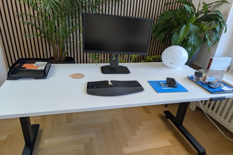 Der Höhenverstellbare Schreibtisch Core3 in home&smart Test.