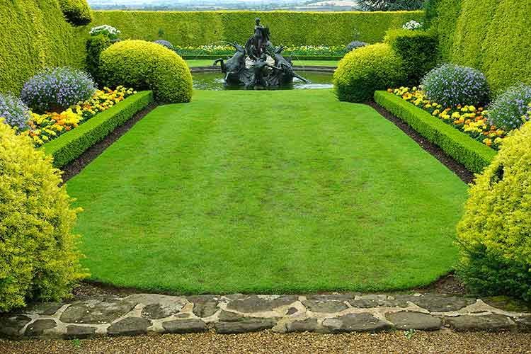Mähroboter und Rasenkante mähen bis zum Gartenrand
