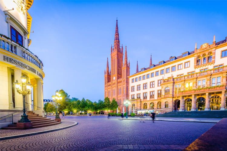 Wir erklären, wie man den passenden Photovoltaik Elektriker und Solarteur in Wiesbaden findet.