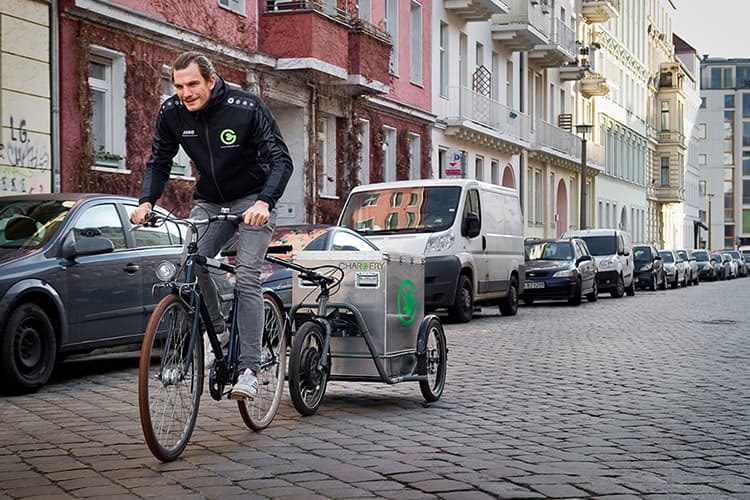 Die Chargery Ladestation für Elektroautos kommt per Fahrrad ans Ziel