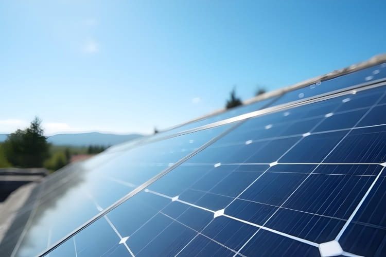 Wer mit dem Gedanken spielt, eine Anlage mit 10 kWp zu installieren, sollte sich vorab informieren