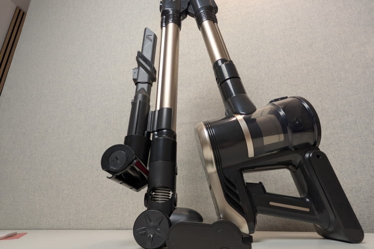 Im zusammengeklappten Zustand ist der Mova S2 super kompakt.