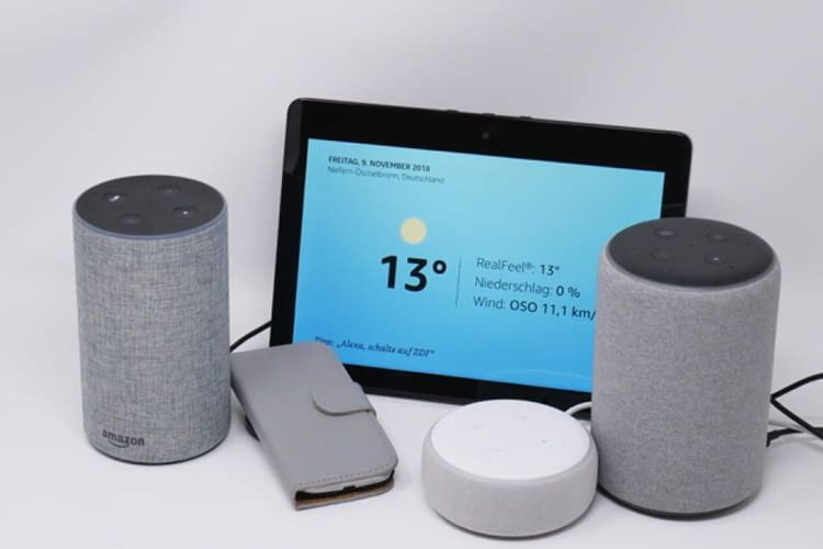 Gli utenti integrano vari dispositivi compatibili tramite l'app Alexa