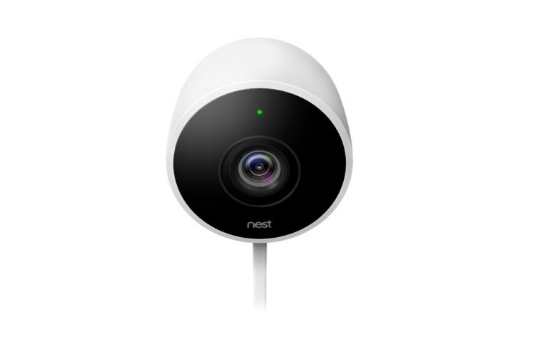 Die Outdoor Überwachungskamera von Nest bewacht zum Beispiel den Garten