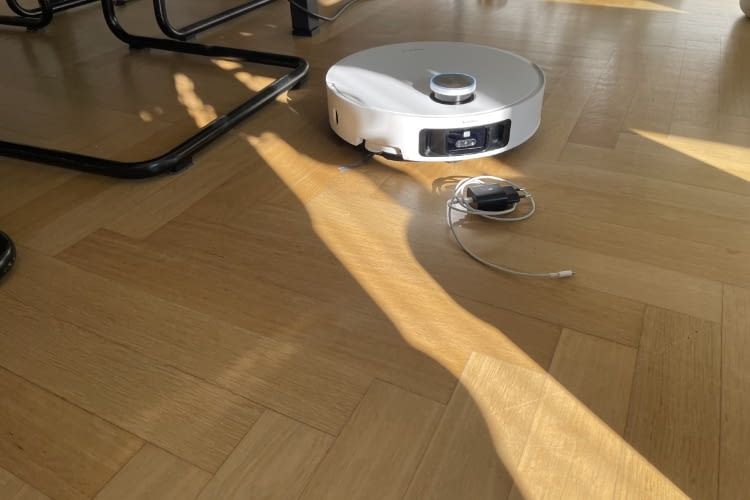 Unsere Saugroboter Tests finden immer auch auf Holzböden und Parkett statt