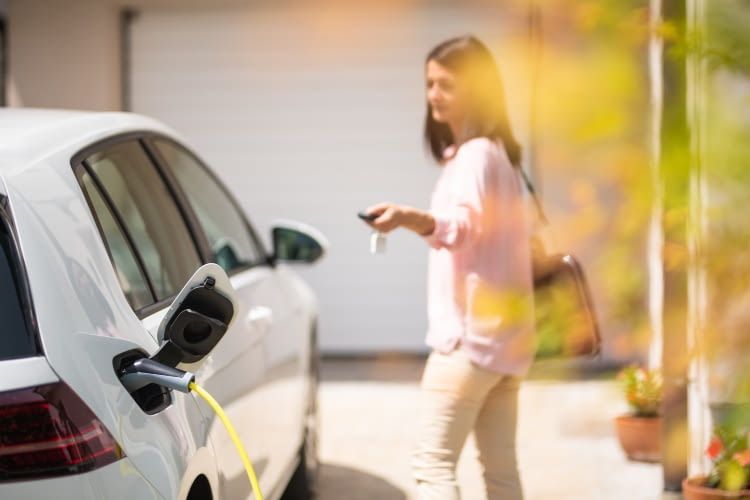 Neben den Vorteile der THG-Prämie sollten E-Auto Besitzer auch die Nachteile kennen