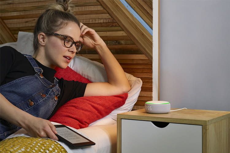Gli altoparlanti Alexa utilizzano segnali luminosi colorati per fornire messaggi di stato.