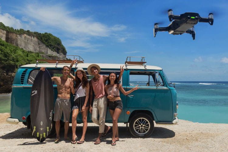 Die Drohne DJI Mavic Air eignet sich perfekt für Gruppen-Selfies