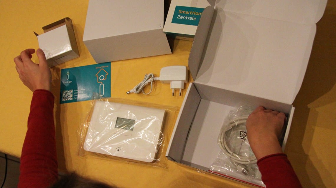 Unboxing der innogy Smarthome Zentrale