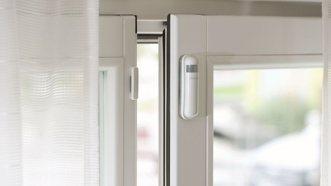 Mit Devolo home Control setzen Sie Einbrecher vor die Tür
