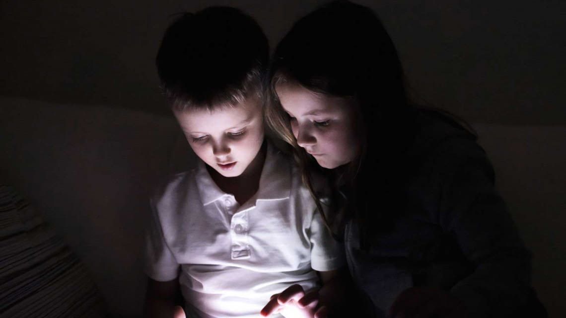 Stelle sicher, dass das Garagentor jeden Abend um 22:30 geschlossen ist - via IFTTT