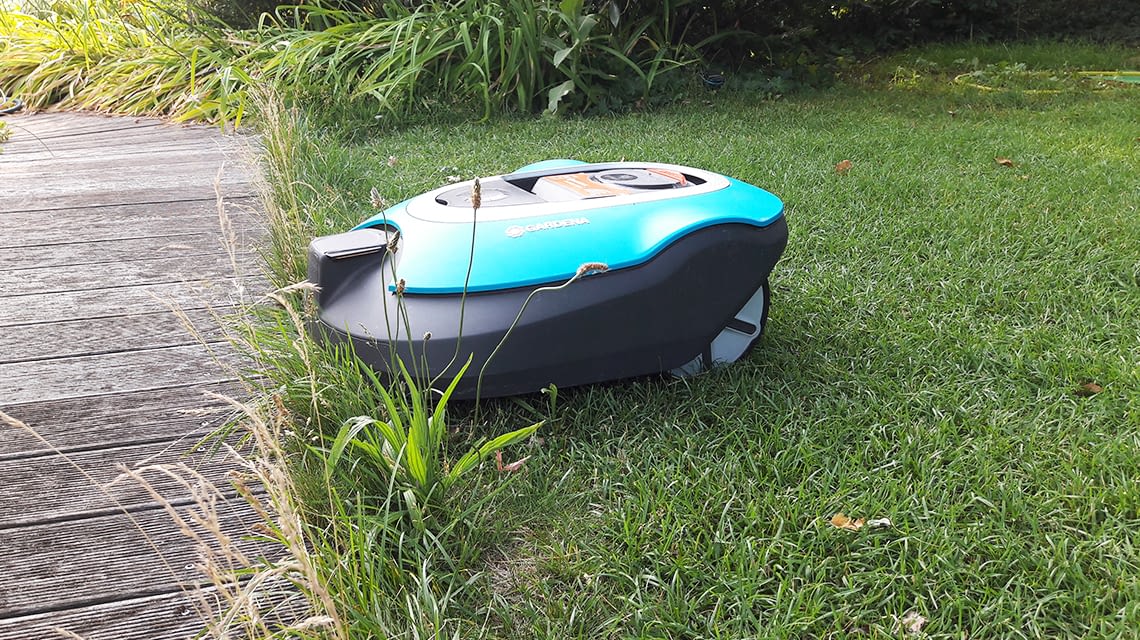 GARDENA SILENO Mähroboter an Hindernis