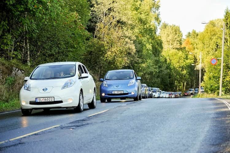 Wie schneidet der Nissan Leaf im Vergleich zur Konkurrenz ab?