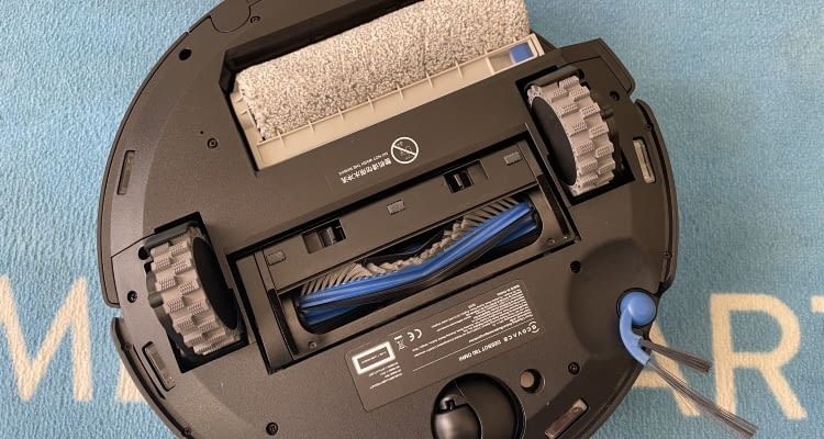 Der DEEBOT T80 OMNI kombiniert OZMO ROLLER mit Zerotangle 3.0