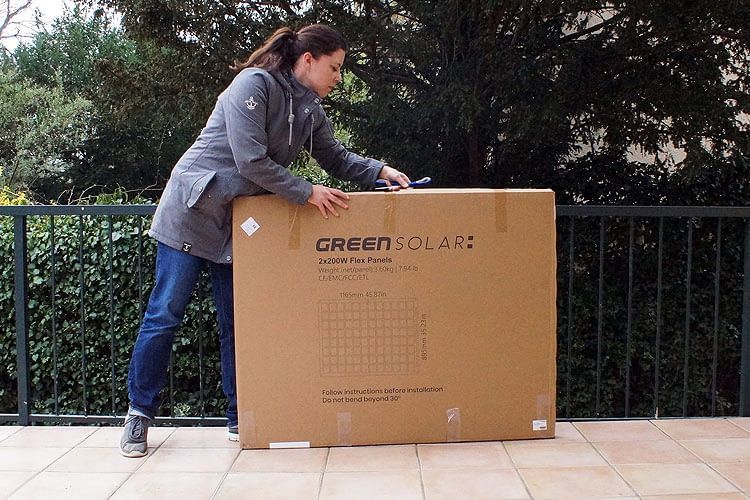 Die Verpackung der Green Solar Module ist vergleichsweise kompakt und leicht