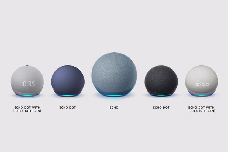 Hier sind die Echo Dot Generationen 4 und 5 im Vergleich zum großen Amazon Echo zu sehen