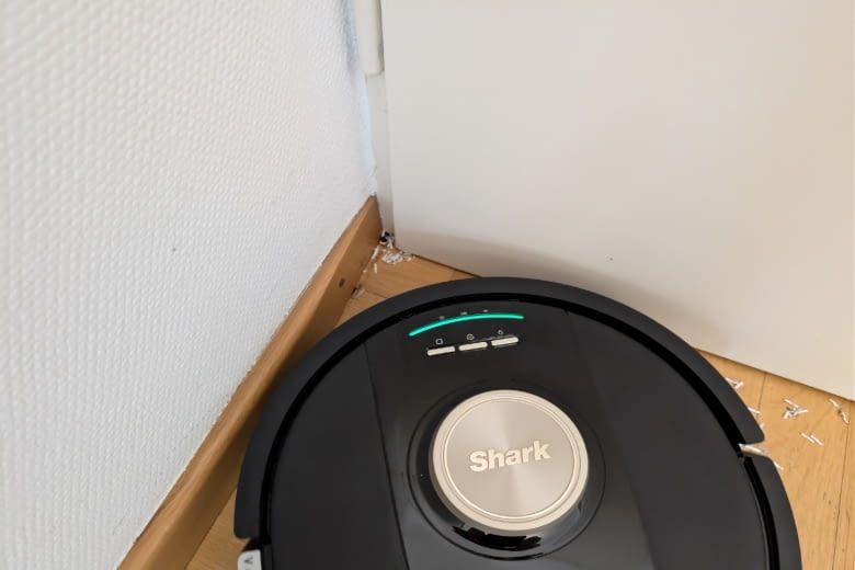 Der Shark Power Detect Never Touch Pro kann Ecken nur schwer reinigen.
