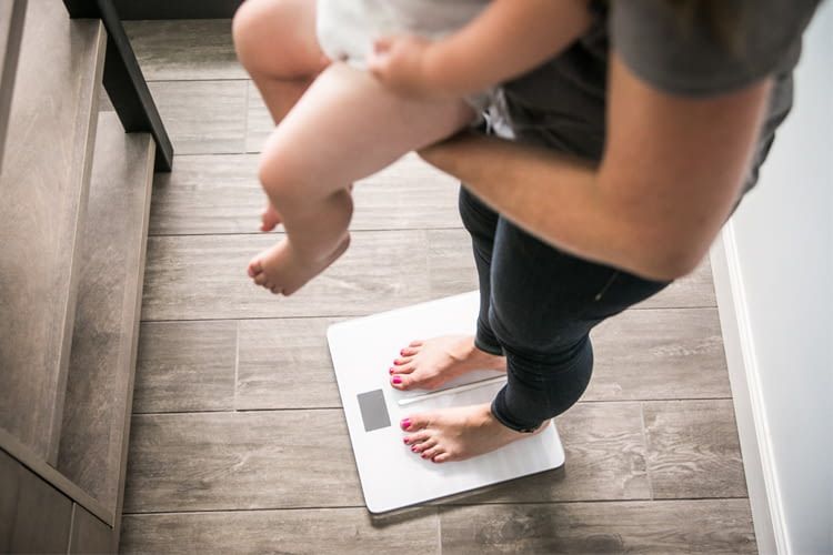 Im Babymodus können sich Eltern praktischerweise mit Kind wiegen, die Waage zieht dann ihr Gewicht ab