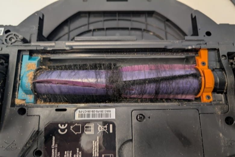 Der Shark Power Detect Never Touch Pro kann nur schwer mit Haaren umgehen.