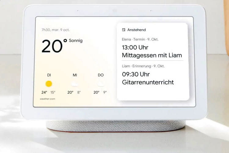 Google Nest Hub bietet auf seinem 7 Zoll Touch-Display auch visuelle Informationen und Videostreaming