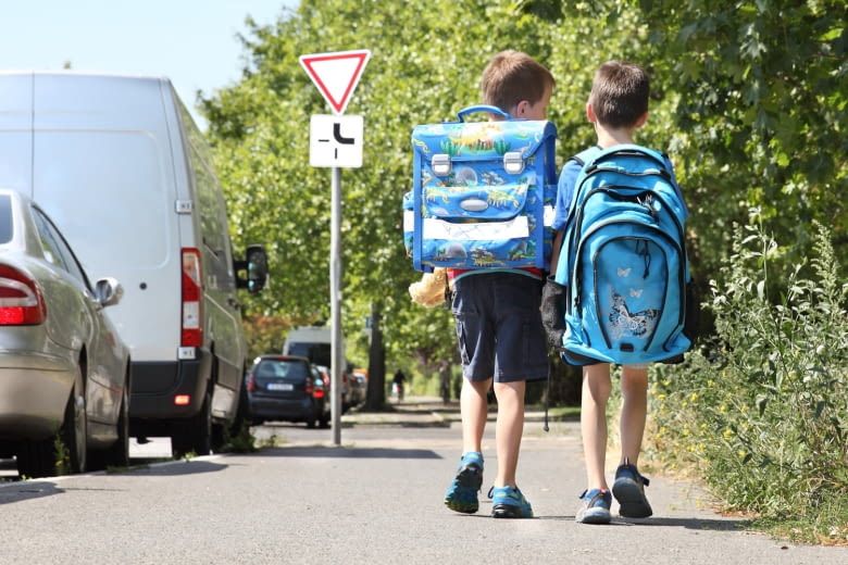Vor den Gefahren des Straßenverkehrs schützt die Uhr nicht