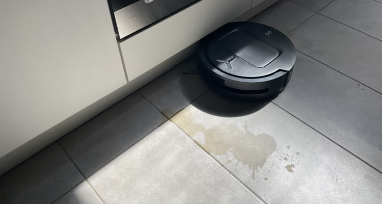 Auch auf stark verschmutzten Fliesen bot der DEEBOT T80 OMNI ein sehr gutes Ergebnis