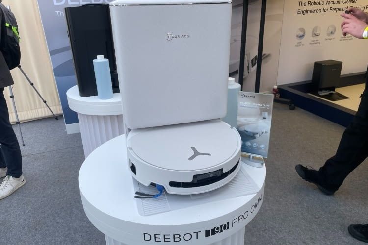 Der ECOVACS DEEBOT T90 OMNI kommt in Wei&szlig; und mit einem hochwertigen Finish