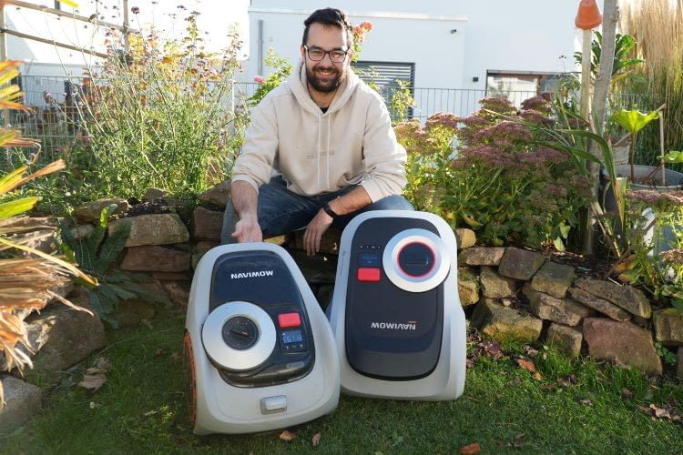 Die i2-Serie (rechts) ist gr&ouml;&szlig;er und schwerer als die i1-Serie