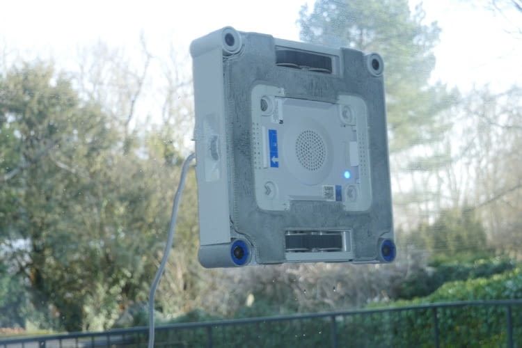 Gut zu erkennen: Das gro&szlig;e Mikrofaser-Wischpad nimmt Verschmutzungen zuverl&auml;ssig auf.