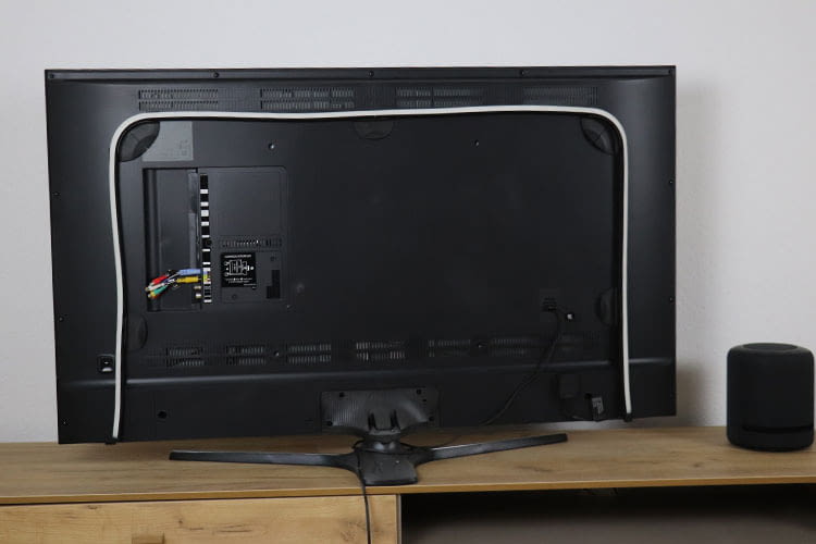 Abbiamo testato la striscia luminosa Philips Hue Play Gradient per TV da 55 pollici.