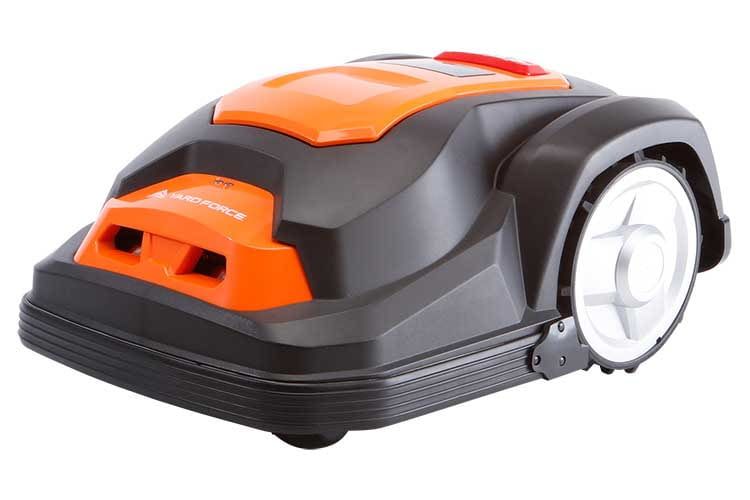 La forma del rasaerba robotizzato Yard Force SA500ECO ricorda quella di un rasaerba robotizzato GARDENA.