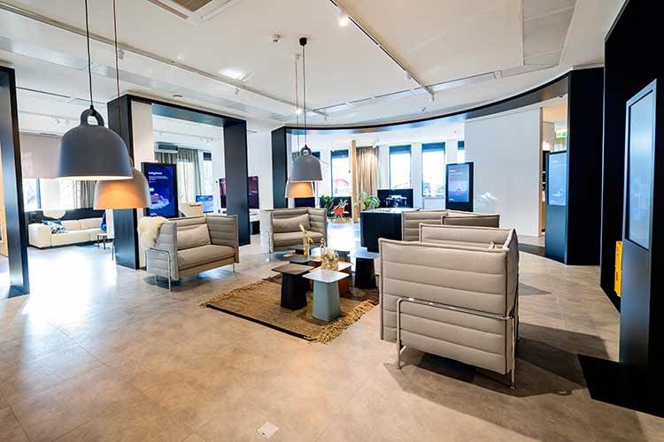 Der Samsung Connected Showroom bildet eine offene Wohnlandschaft nach und bildet Szenen eines modernen Lifestyles ab