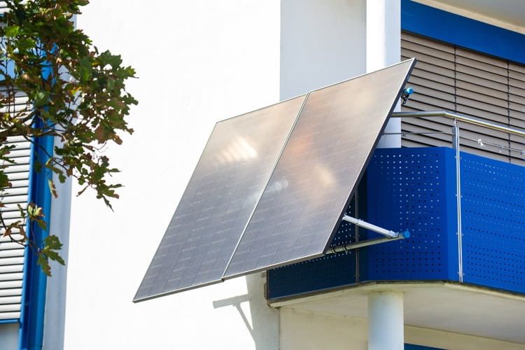 Eine Mini-Solaranlage schont die Umwelt und entlastet die Haushaltskasse