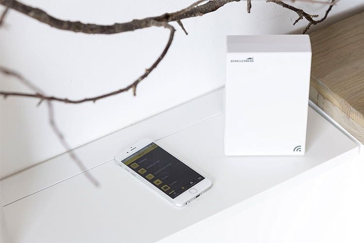 Il centro di controllo SH1 è il cuore del sistema Schellenberg Smart Home, installabile in un secondo momento, per gli edifici più vecchi, le proprietà residenziali e le case in affitto.