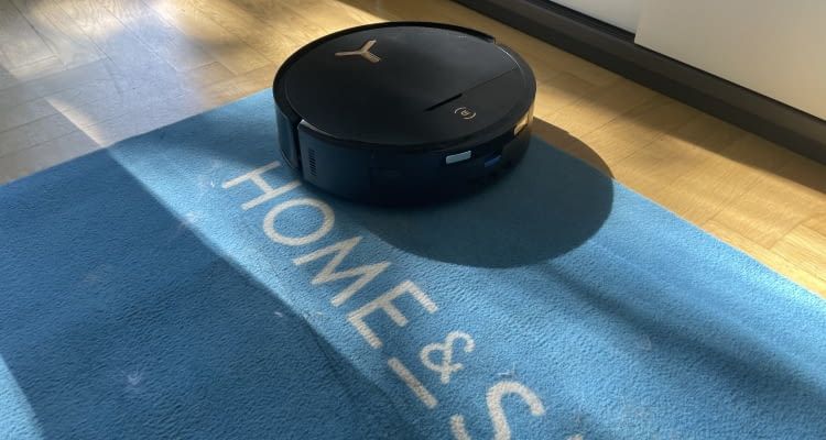 Der DEEBOT X9 PRO OMNI reinigt Teppiche und Fliesen extrem gut