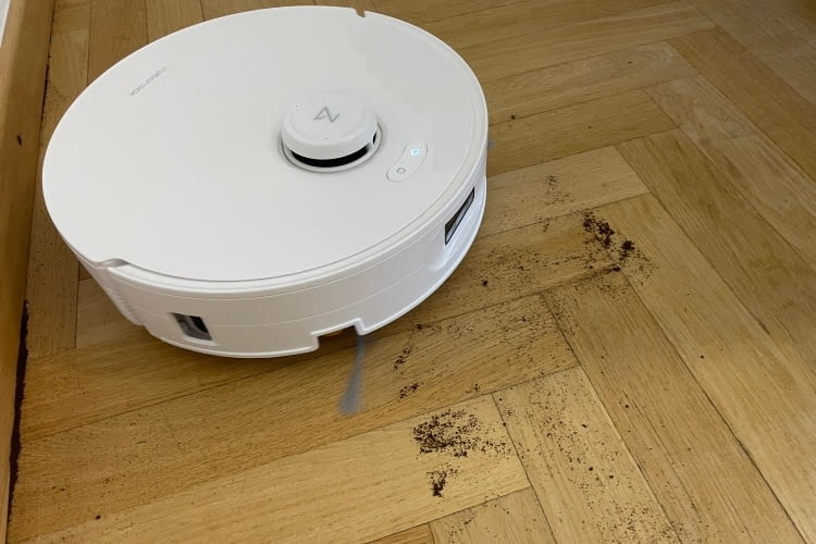 Am Rand blieben beim saugen einige Rückstände liegen