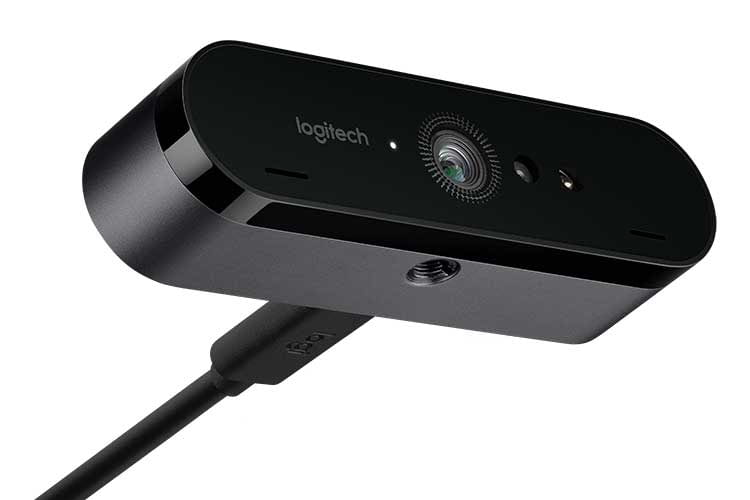 Auf der Unterseite des Metallkörpers von Logitech Brio ULTRA-HD Pro befindet sich ein Stativgewinde