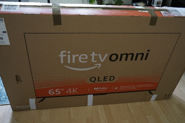 Der Amazon Omni TV Fire TV kommt ordentlich und sicher verpackt