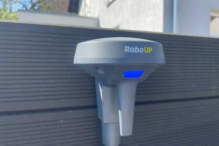 Sollte der Empfänger nicht blau leuchten, sollte ein anderer Standort gewählt werden.