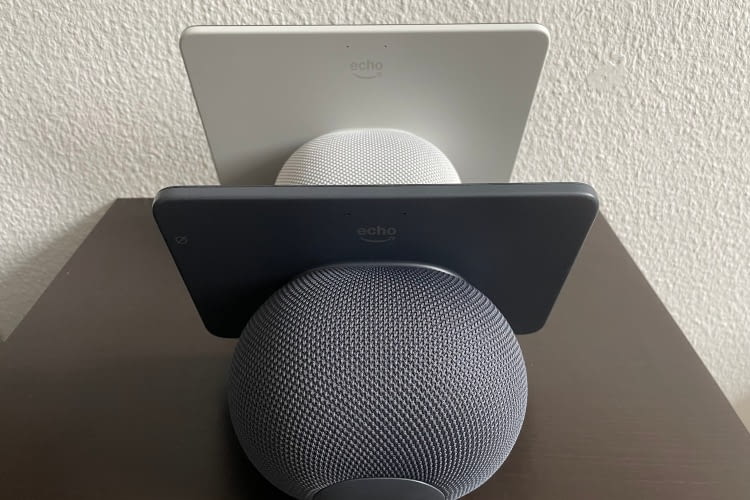 Beide Show Modelle gibt es in Graphit und Weiß