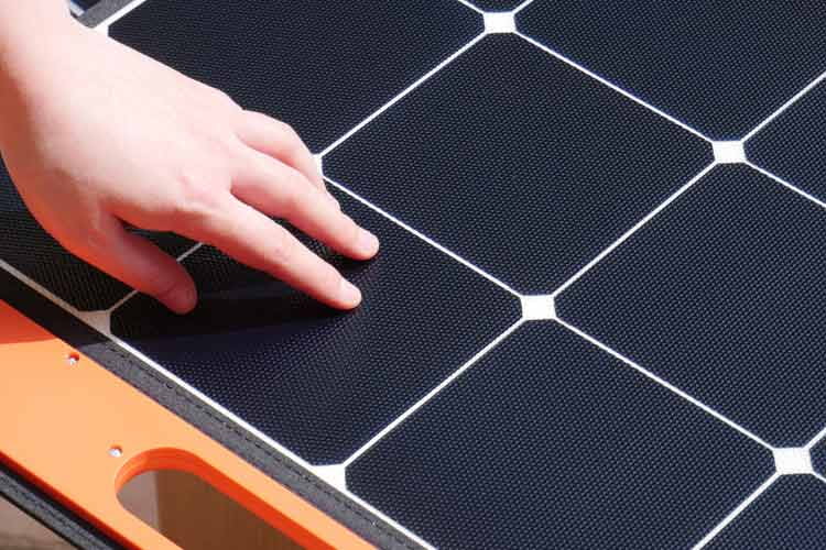 Moderne Solarmodule sind heute so leicht konstruiert, dass sie sich fast überall anbringen lassen