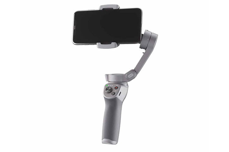 DJI OSMO MOBILE 3 mit eingelegtem Smartphone. Die 4 LEDs am Griff geben den Akku-Zustand an