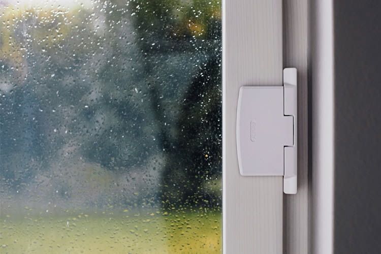 FAS97 verriegelt sich beim Schließen des Fenster automatisch
